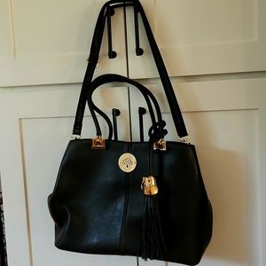 Black Mulberry handbag/shoulderbag.. See pic for 1 defect. Not authenticated.